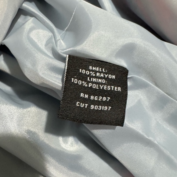 BCBGMaxAzria Light Gray Dress with Vibrant Hem.   🌹🩵 NEW WITHOUT TAG 🩵🌹 - Picture 4 of 9